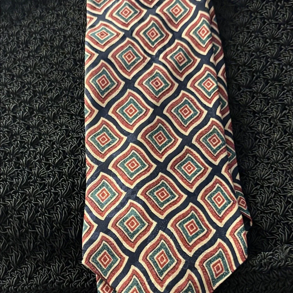 Stafford Diamond Pattern Tie - Red, Green, Cream